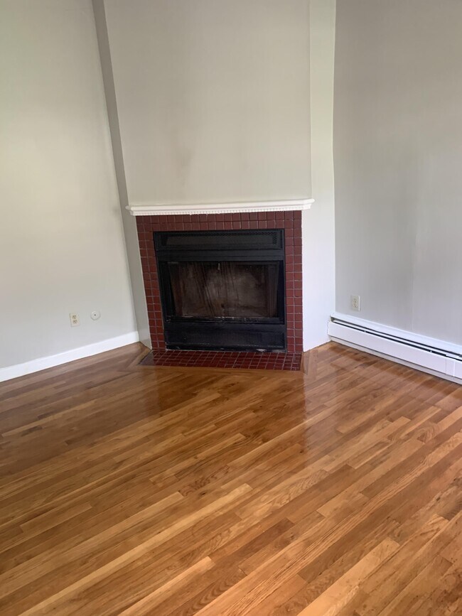 Building Photo - 33 Garden St