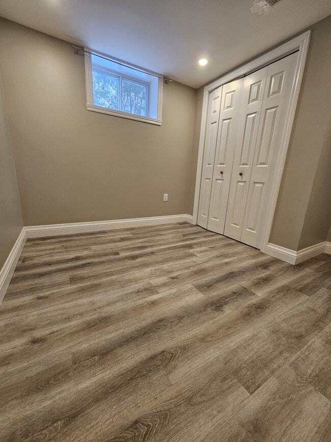 Building Photo - Amazing 2 BED 1 BATH BASEMENT UNIT IN HAMILTON MOUNTAIN