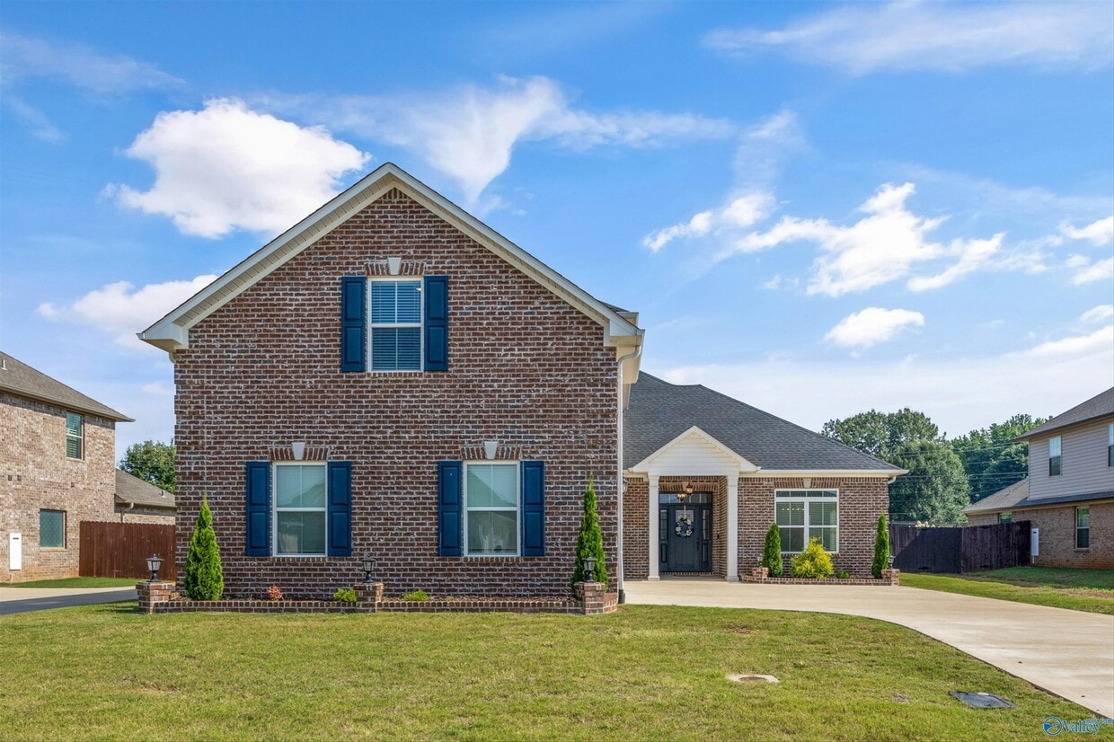 Primary Photo - 17050 Stonegate Dr