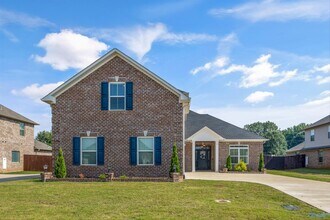Building Photo - 17050 Stonegate Dr