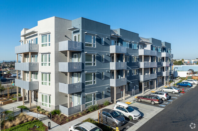 Building Photo - Mission Paradise