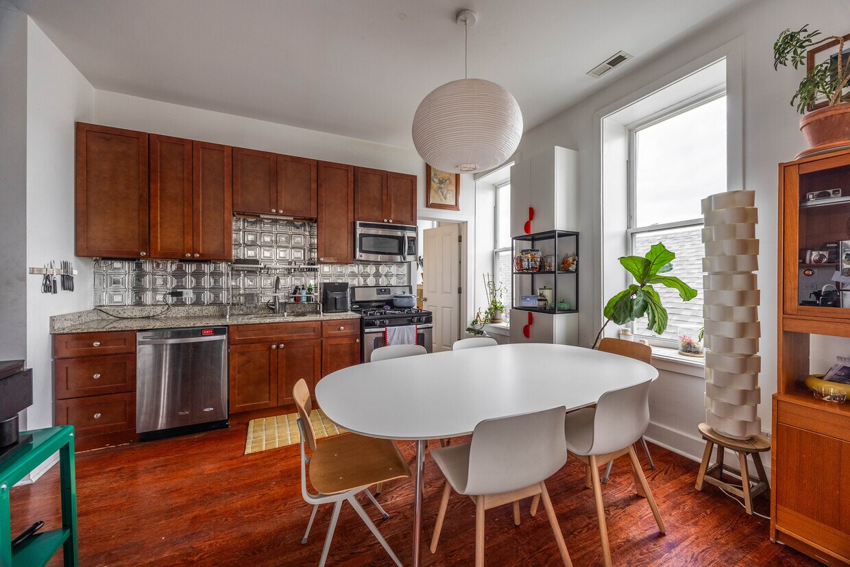 Foto principal - 1653 S Throop St