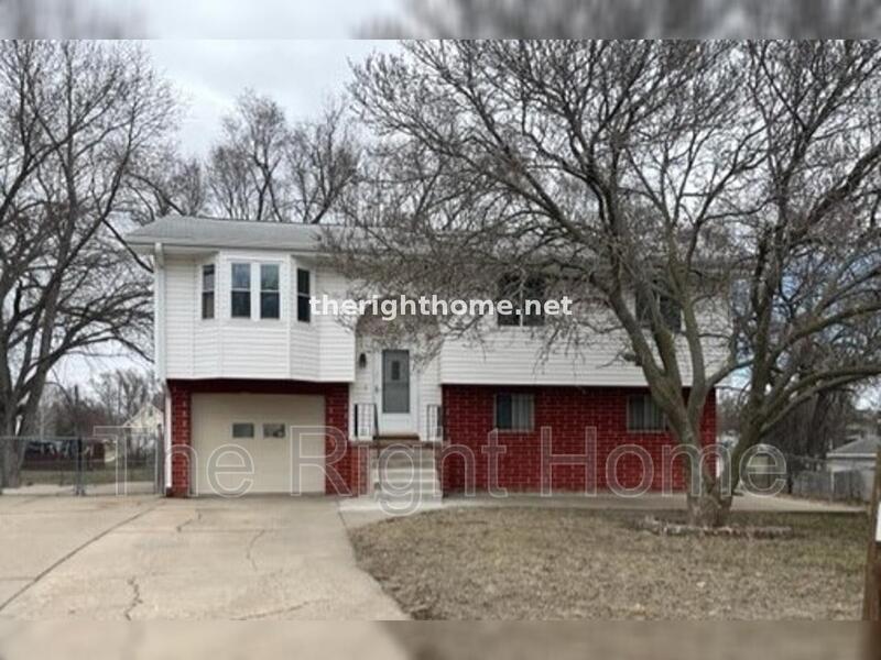 Primary Photo - 23607 Walnut Cir