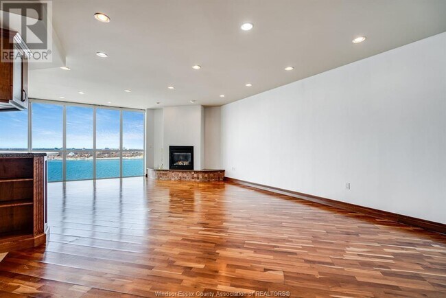 Building Photo - 4955 Riverside Dr E