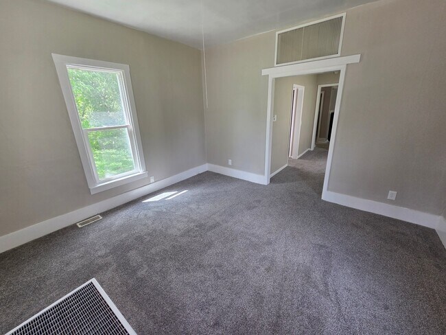 Foto del edificio - 1046 W Maple Ave