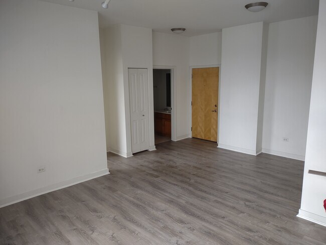 Foto del edificio - 1228 W Monroe St