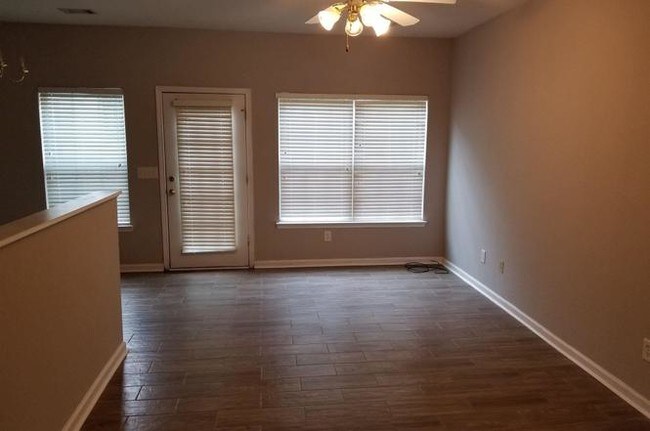 Foto del edificio - 180 Brookview Dr