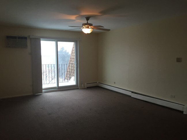 Foto del edificio - 222 Shorewood Dr