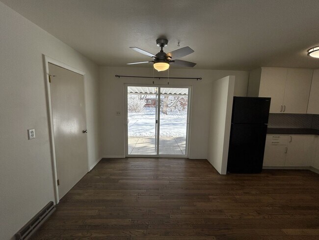 Foto del edificio - Lovely Updated Loveland Home with Fireplace and Fenced Yard