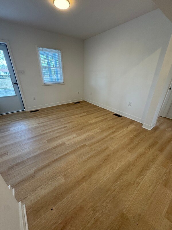 Building Photo - 409 N 3 1/2 Ave