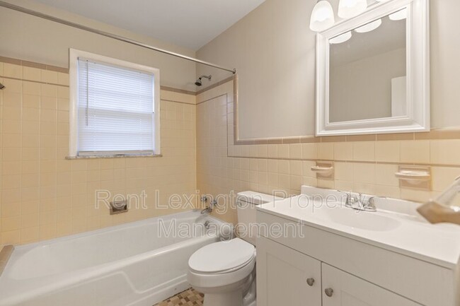 Building Photo - 221 Leawood Dr