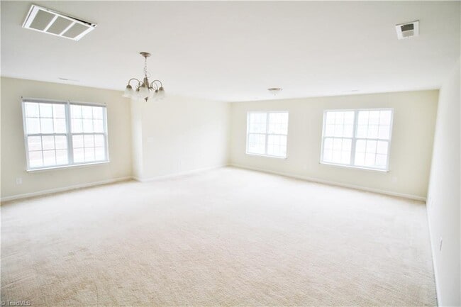 Building Photo - 44 Ackland Dr