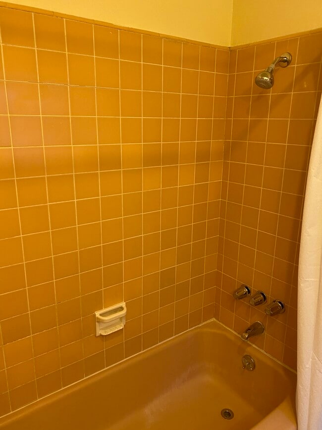 Building Photo - 1280 E 4th St