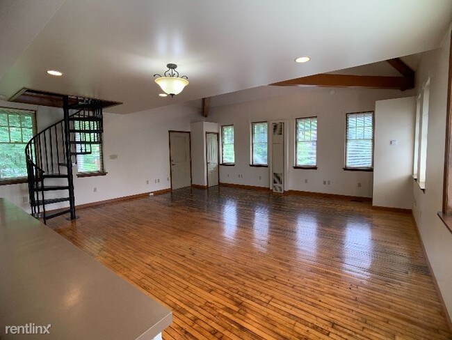 Building Photo - 1 br, 1 bath Apartment - 609 Madison Ave