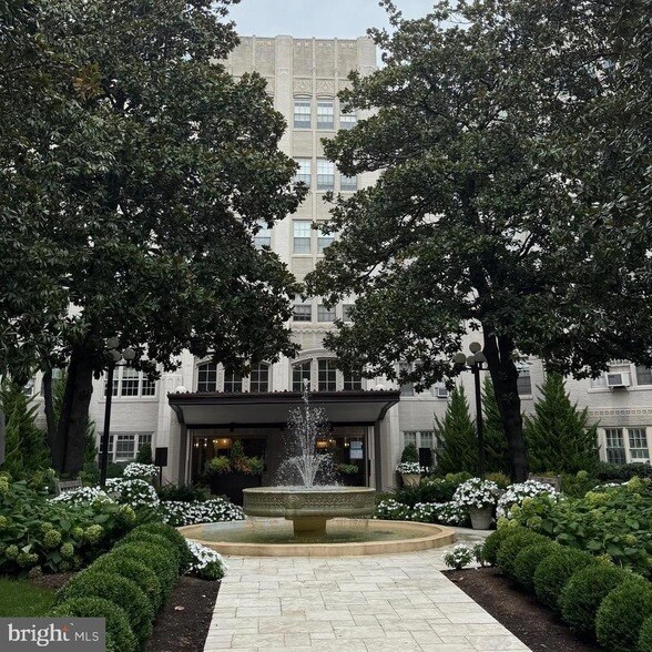 Foto del edificio - 2737 Devonshire Pl NW