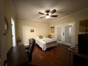 Building Photo - 4005 Casa St