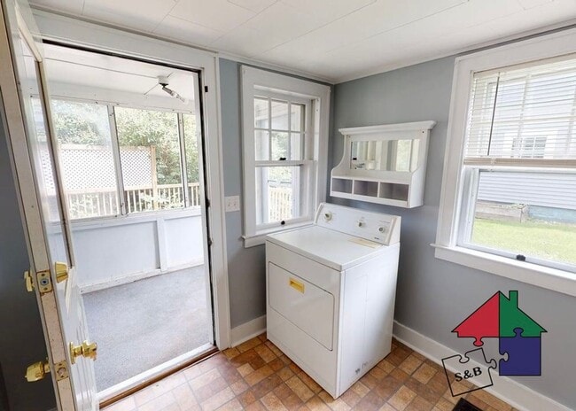 Building Photo - 858 S Barre Rd