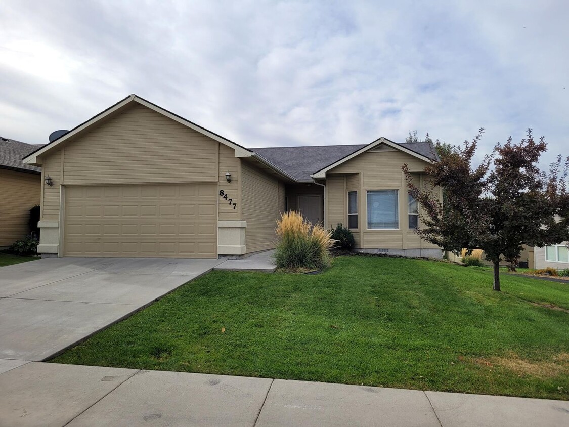 Primary Photo - Tranquil Home in Boise!