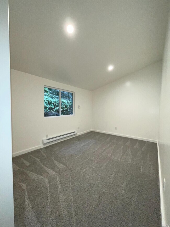 Foto del edificio - 15090 Rio Nido Rd