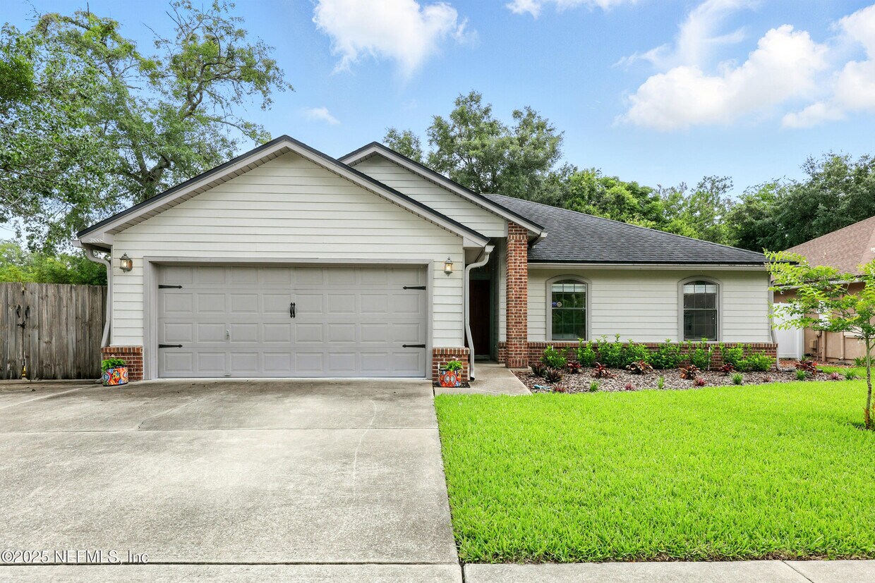 Foto principal - 3888 Chapelgate Rd