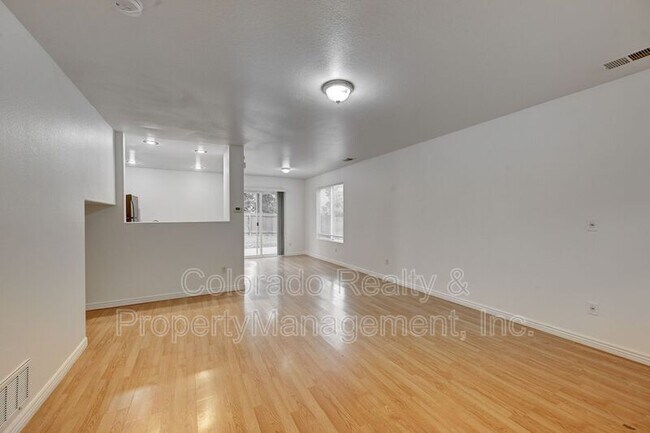 Building Photo - 5225 E 100th Dr