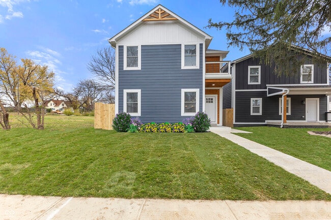 Building Photo - 1519 N Beville Ave