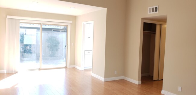 Building Photo - 207 Escobar Ave