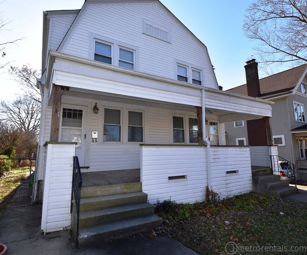 Primary Photo - 109-111 E Como Avenue