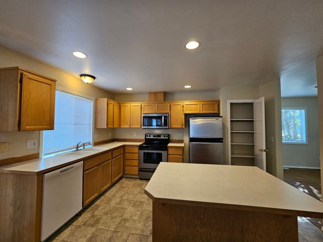 Primary Photo - Charming and Spacious Home for Rent