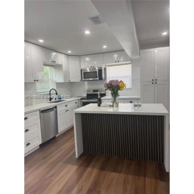 Building Photo - 5636 NW 4th Ave