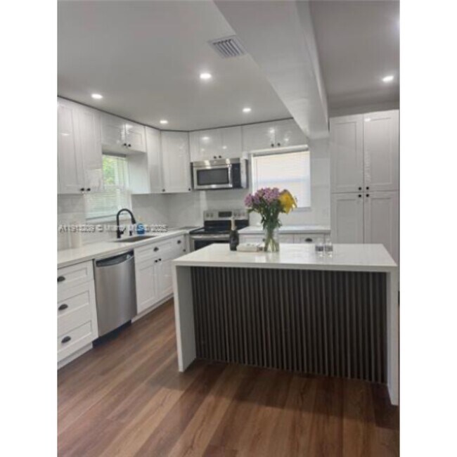 Foto del edificio - 5636 NW 4th Ave