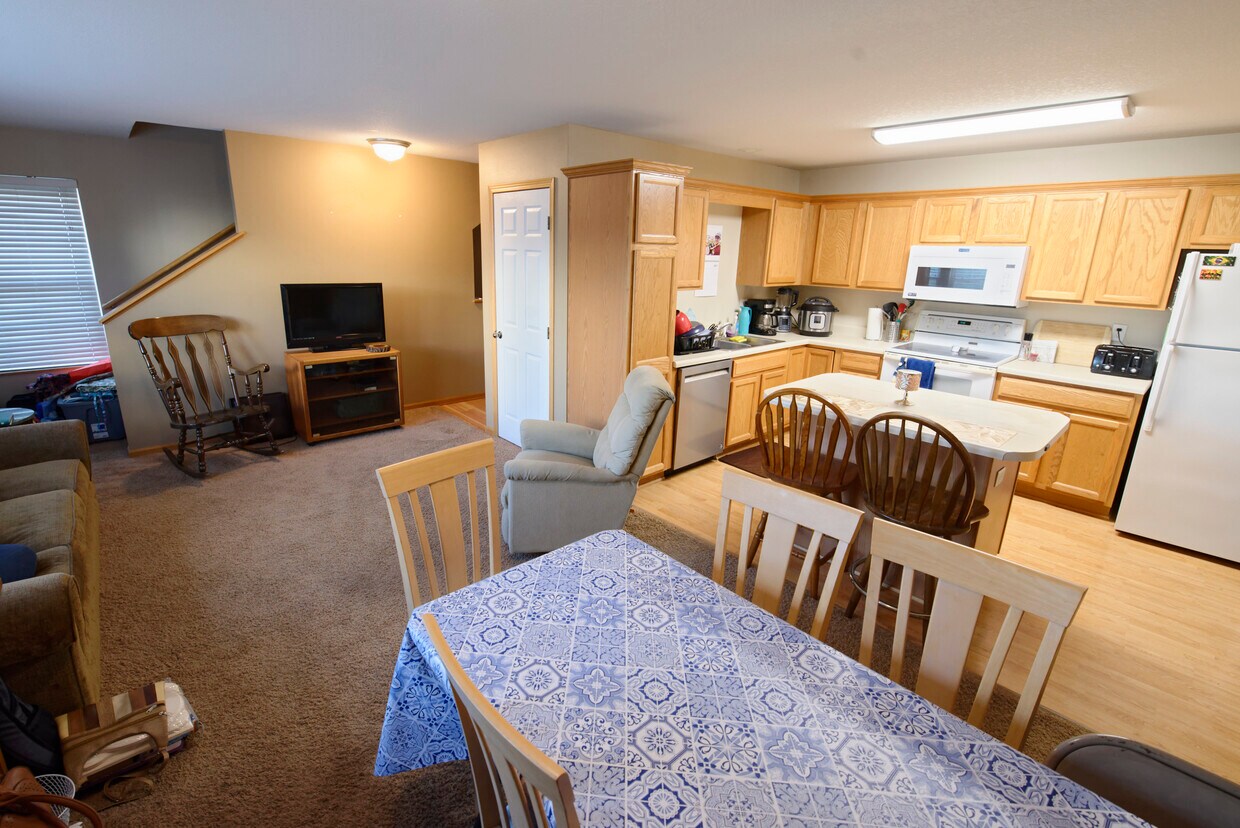 1254 SE Village View Ln, Ankeny, IA 50021 Townhome Rentals in Ankeny IA