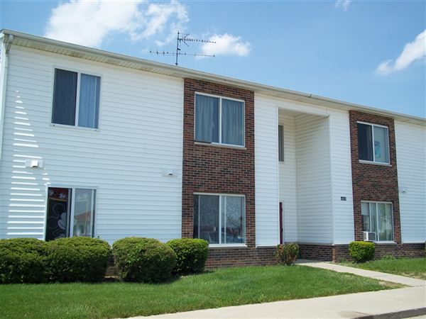 Building Photo - 701 E Lutz Rd