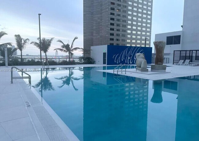 Foto del edificio - 335 S Biscayne Blvd