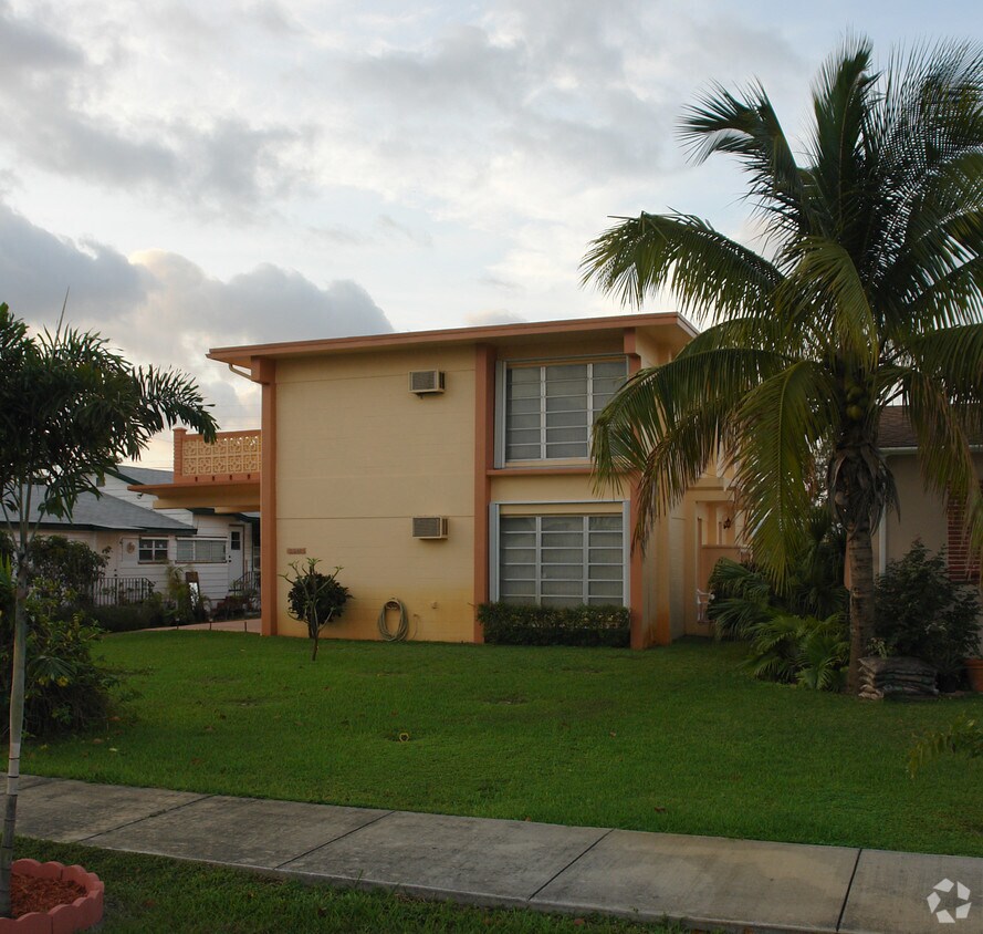 Foto del edificio - 2304 Roosevelt St