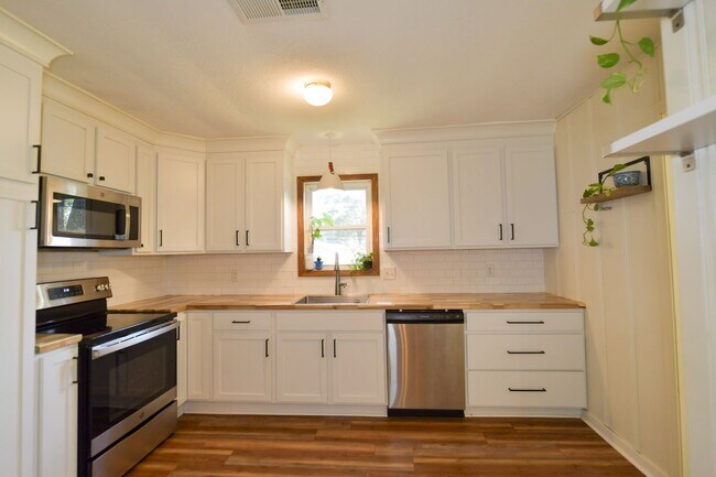 Foto del edificio - 2125 Hairston St