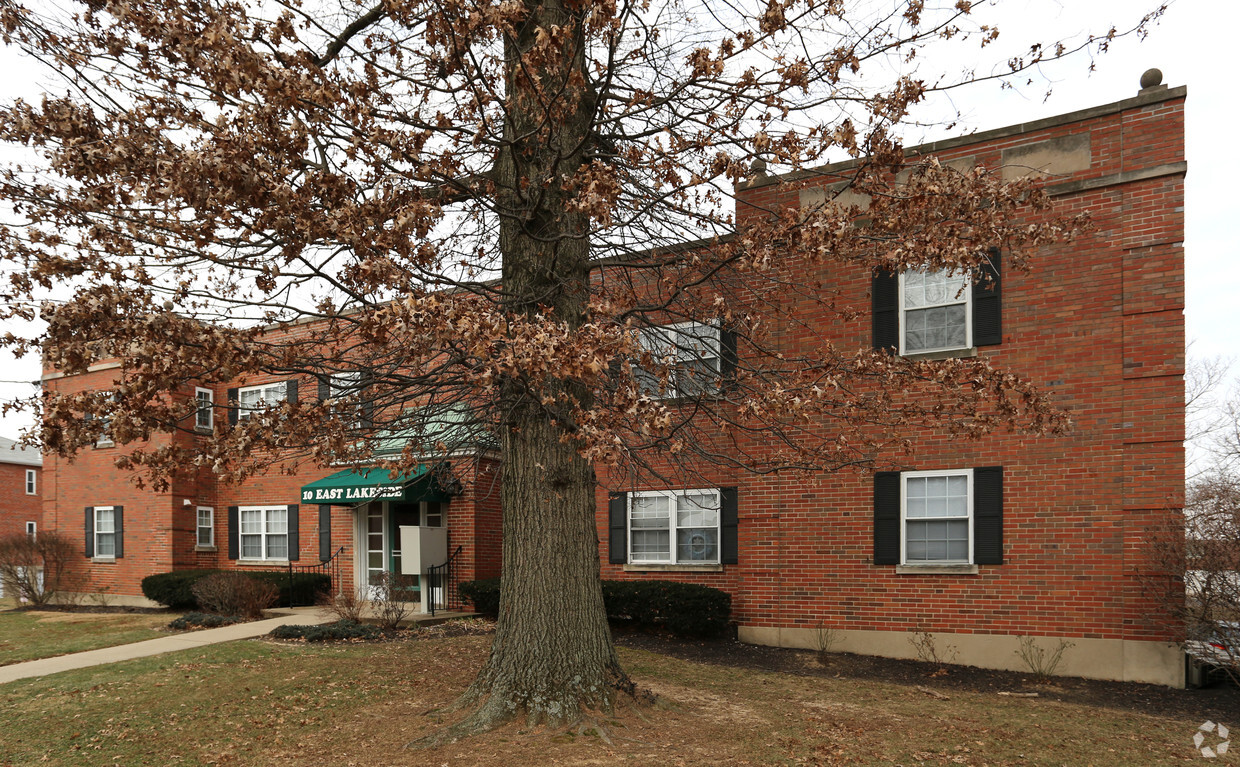 Building Photo - 10-18 E Lakeside Ave