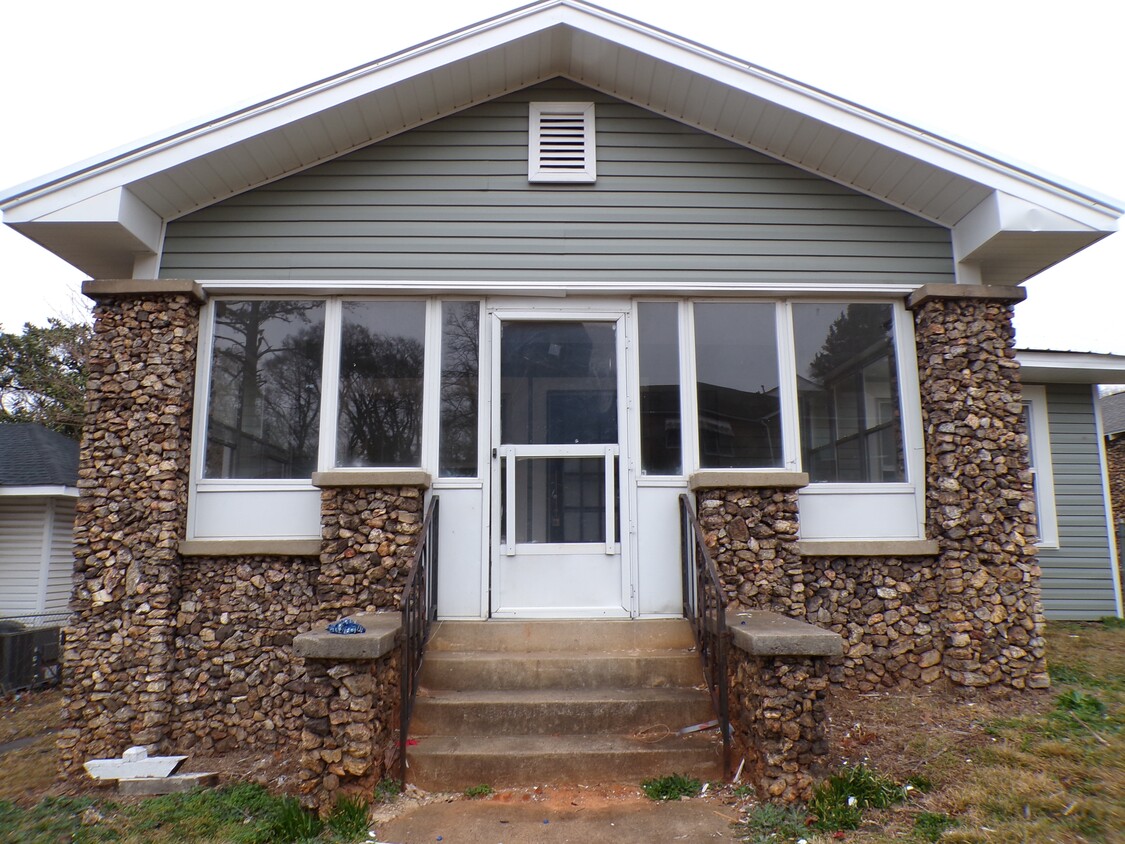 Primary Photo - 3940 40th Ave N