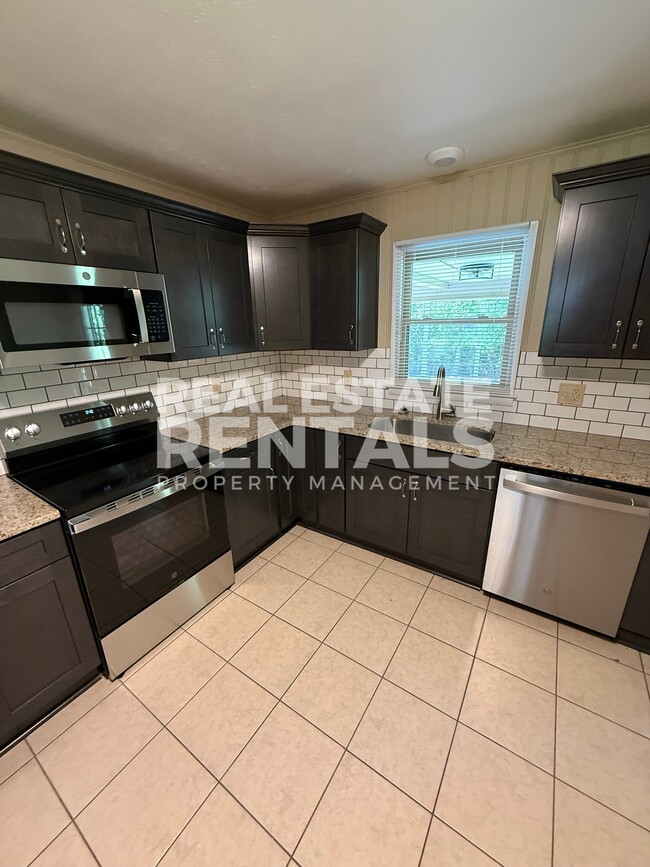 Building Photo - 120 S Hawk Dr