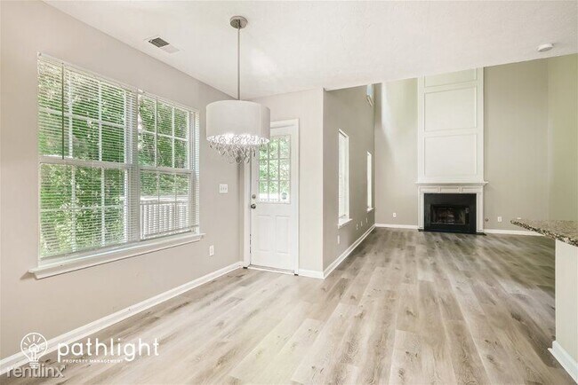 Foto del edificio - 3 br, 3 bath House - 3411 Sandlake Dr SW UNIT