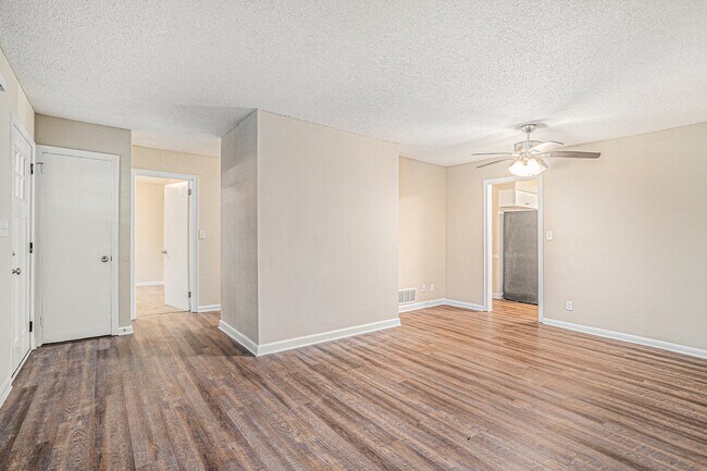 Foto del edificio - 2519 Brentwood Rd