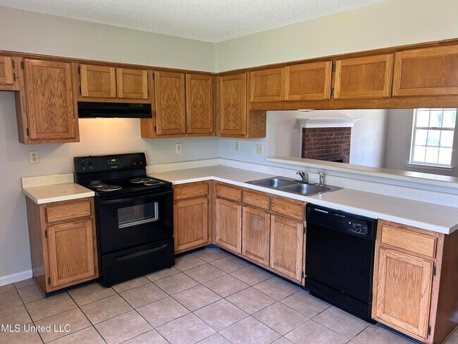 Building Photo - 7059 Hampton Dr