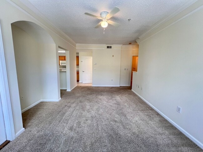 Building Photo - Perfect apartment waiting for you!