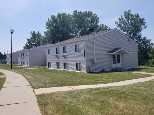 Building Photo - River Hills Apartments #2