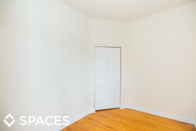 Foto del edificio - 1645 W Waveland Ave