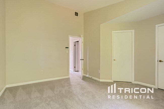 Foto del edificio - 3425 Clairborne Way