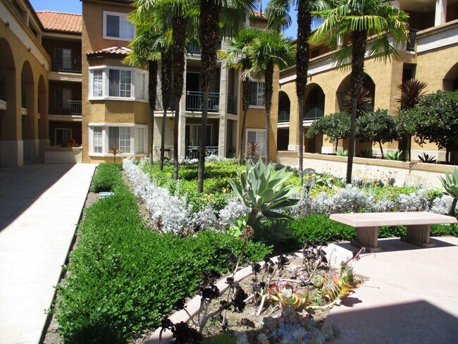 Building Photo - Desirable River Colony 2 Bedroom 2 Bath 3rd Floor Condo
