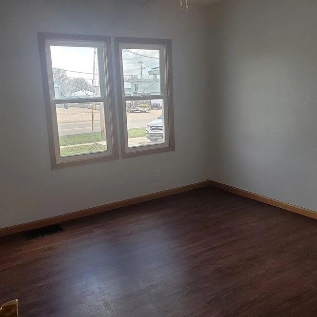 Foto del edificio - 2215 Falls Ave