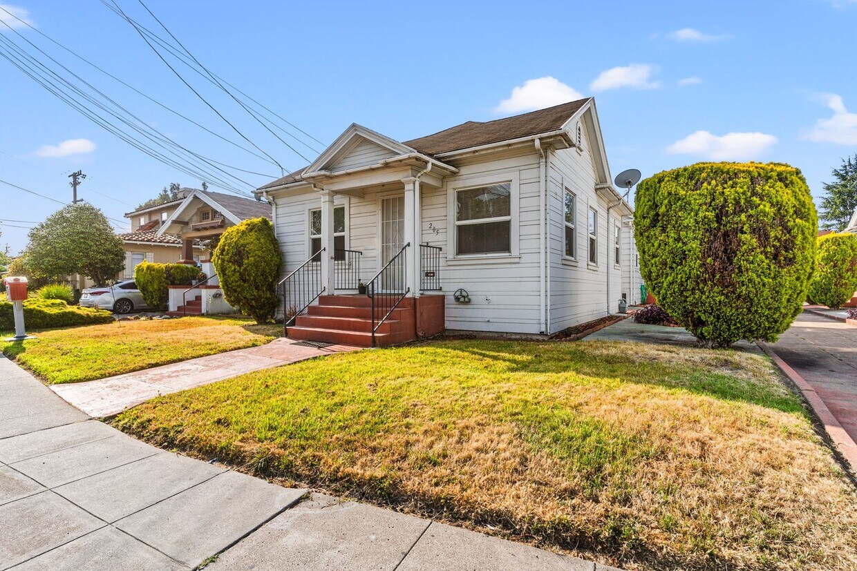 Foto principal - Charming San Leandro Cottage with Modern U...