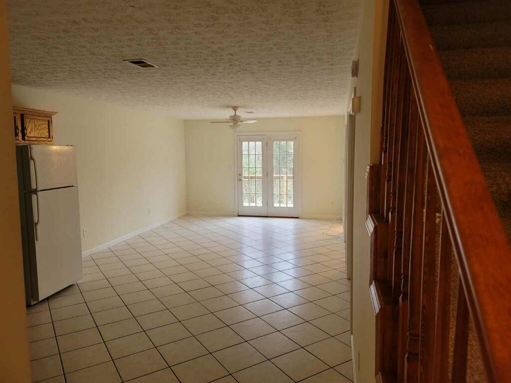 Primary Photo - 126 Ash Ct